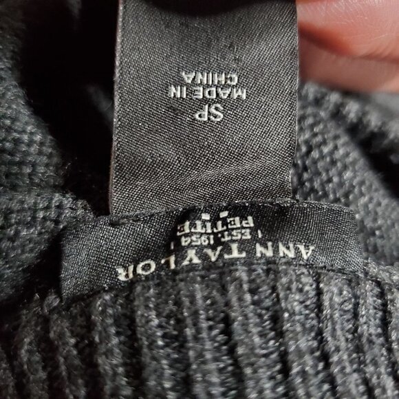 Ann Taylor Gray Button Front Long Sleeve Tapered Knit Sweater Cardigan Size SP - Picture 6 of 7